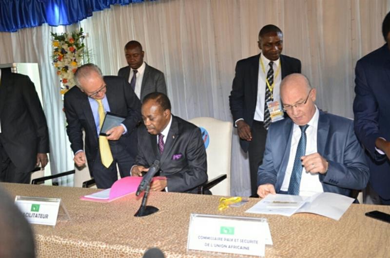 Initialement prévu pour 15 jours; Dialogue : un mois de gâchis !