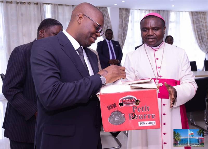 Haut-Katanga : Mgr Gaston Ruvezi remercie le gouverneur Kyabula pour la réhabilitation de la route Kafubu-Sambwa