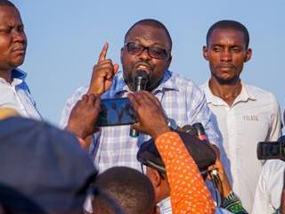 Kinshasa : l'interfédéral Jeunesse UNC, hon.Bertin Mubonzi face aux habitants de Kasavubu