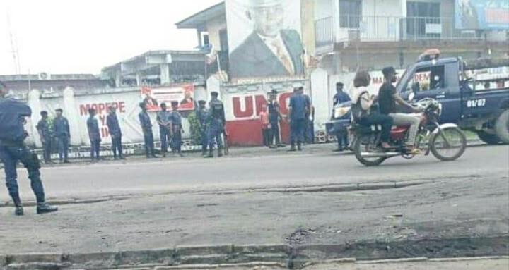 Kinshasa : Les sièges de l'UNC quadrillés et scellés, le parti de Kamerhe dénonce "des actes irréguliers et déloyaux de la police"